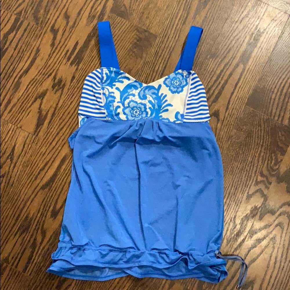 Lululemon workout top sz4